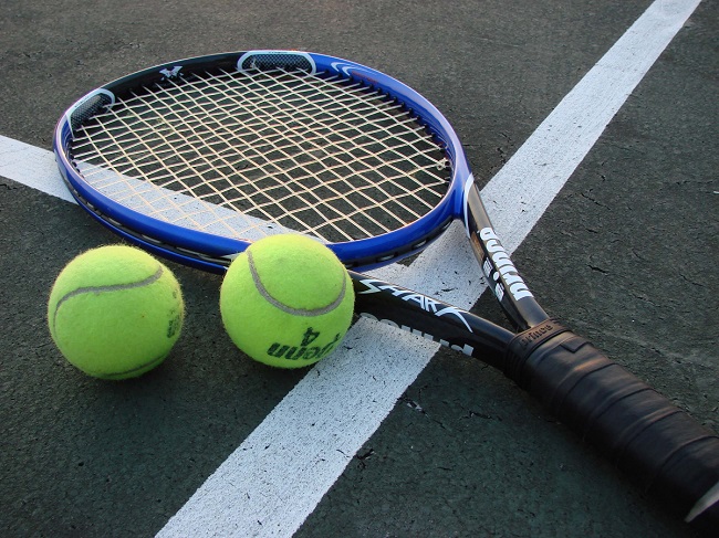 tennis-balls-racket